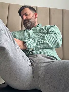 Snapshot of Maxi_TheBigDaddy chatting on June 23, 7:34 pm Maxi TheBigDaddy online show from June 23, 7:34 pm