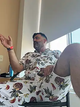 Snapshot of Maxi_TheBigDaddy chatting on June 14, 3:46 pm Maxi TheBigDaddy online show from June 14, 3:46 pm