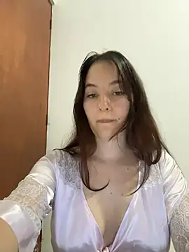 Snapshot of Sarah_millerr_ chatting on May 18, 4:07 am Sarah millerr online show from May 18, 4:07 am