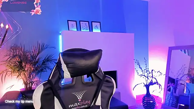 Snapshot of Megan_inked chatting on November 17, 2:48 am Megan inked online show from November 17, 2:48 am