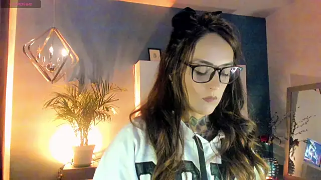 Snapshot of Megan_inked chatting on May 6, 3:43 am Megan inked online show from May 6, 3:43 am