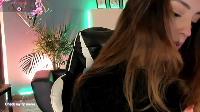 Snapshot of Megan_inked chatting on November 25, 3:40 am Megan inked online show from November 25, 3:40 am