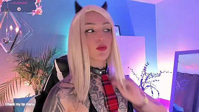 Snapshot of Megan_inked chatting on November 8, 3:43 am Megan inked online show from November 8, 3:43 am