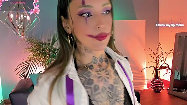 Snapshot of Megan_inked chatting on October 31, 3:36 am Megan inked online show from October 31, 3:36 am