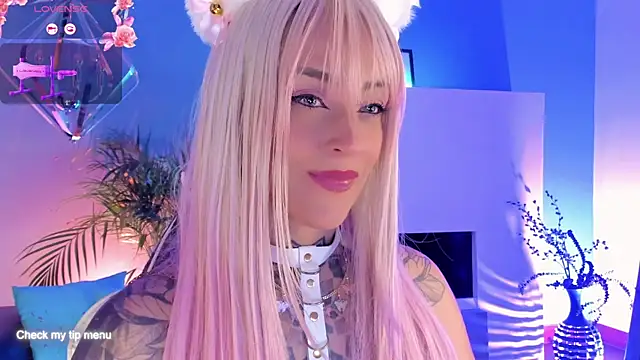 Snapshot of Megan_inked chatting on November 7, 3:11 am Megan inked online show from November 7, 3:11 am