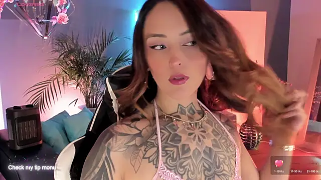 Snapshot of Megan_inked chatting on November 6, 3:32 am Megan inked online show from November 6, 3:32 am