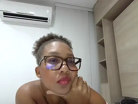 Snapshot of megan-hotxx chatting on June 26, 2:50 am megan-hotxx online show from June 26, 2:50 am