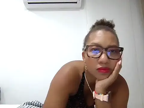 Snapshot of megan-hotxx chatting on June 20, 1:10 am megan-hotxx online show from June 20, 1:10 am