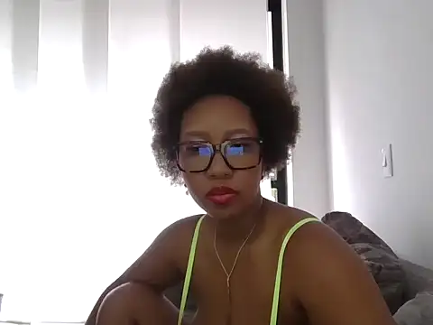 Snapshot of megan-hotxx chatting on June 13, 10:19 pm megan-hotxx online show from June 13, 10:19 pm