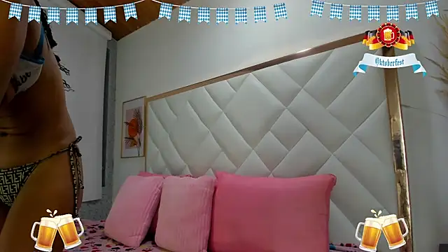 EmiliBonnie online show from September 25, 12:05 am
