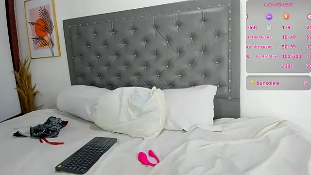 EmiliBonnie online show from February 28, 3:04 am