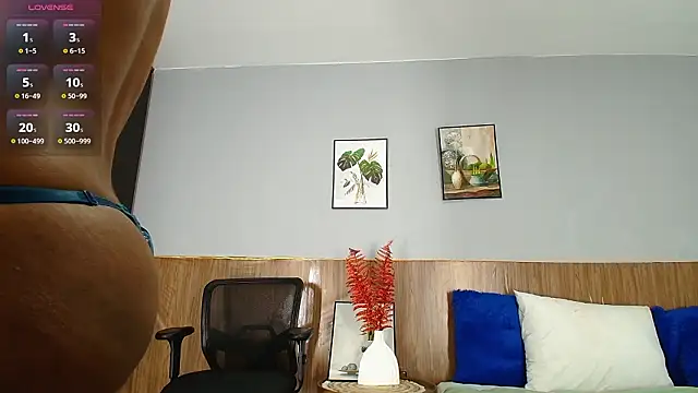 EmiliBonnie online show from March 8, 12:05 am