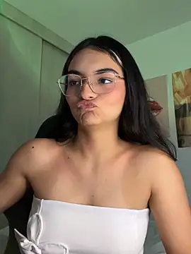 Cat2525 online show from April 4, 10:05 pm