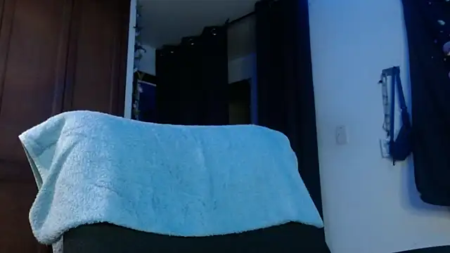 Snapshot of shy_katy_ chatting on January 12, 2:56 am shy katy online show from January 12, 2:56 am