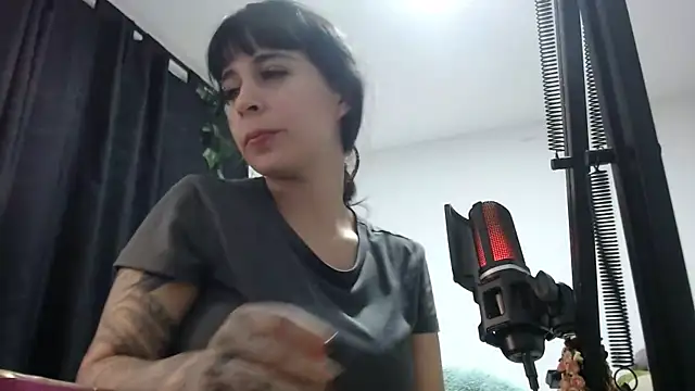 Snapshot of shy_katy_ chatting on April 7, 8:05 am shy katy online show from April 7, 8:05 am