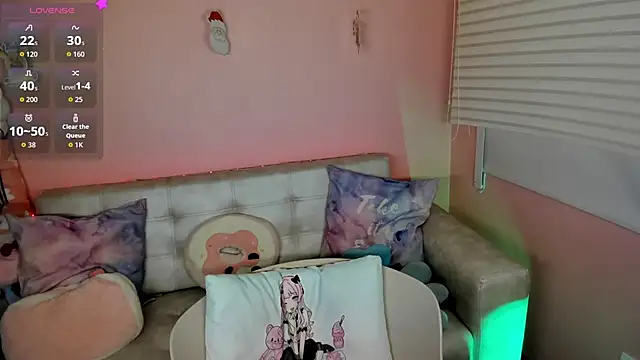 tinysara online show from December 20, 4:32 pm