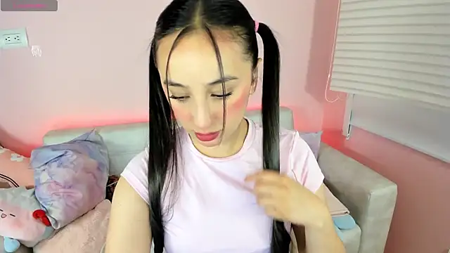 tinysara online show from June 21, 4:24 pm