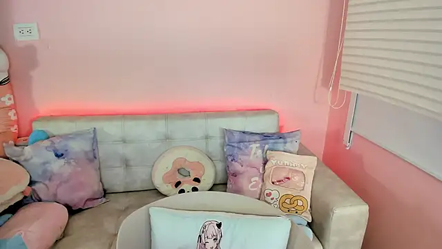 tinysara online show from April 12, 4:10 pm