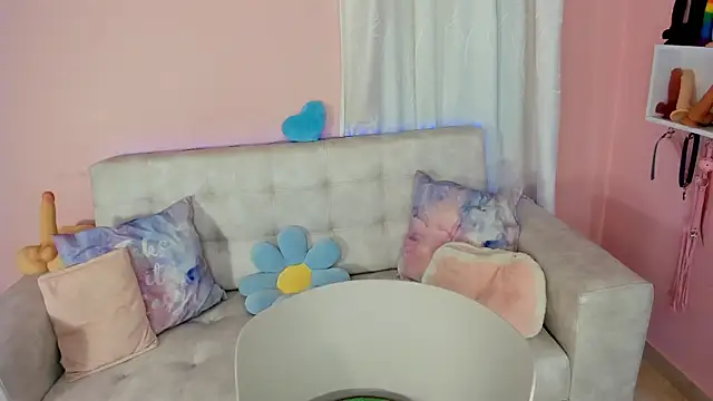 Snapshot of tinysara chatting on February 28, 4:42 pm tinysara online show from February 28, 4:42 pm