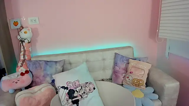 tinysara online show from December 1, 4:41 pm