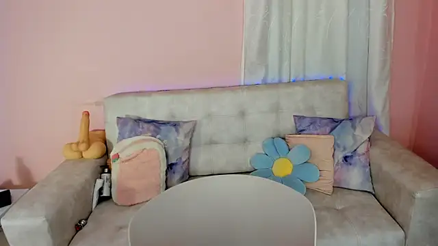 Snapshot of tinysara chatting on March 6, 4:49 pm tinysara online show from March 6, 4:49 pm