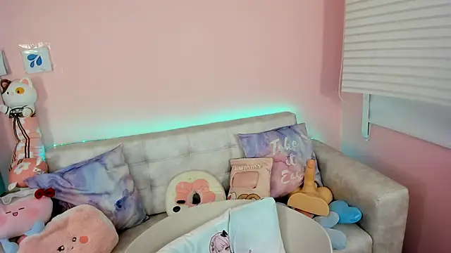 tinysara online show from November 14, 4:32 pm