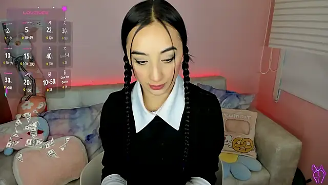 tinysara online show from March 16, 4:32 pm