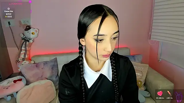 tinysara online show from March 20, 4:19 pm