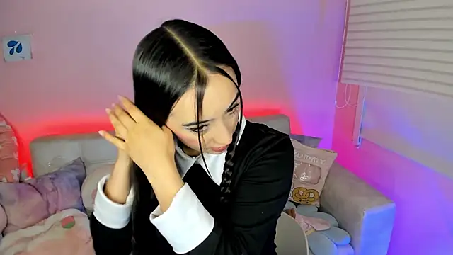 tinysara online show from March 27, 4:41 pm