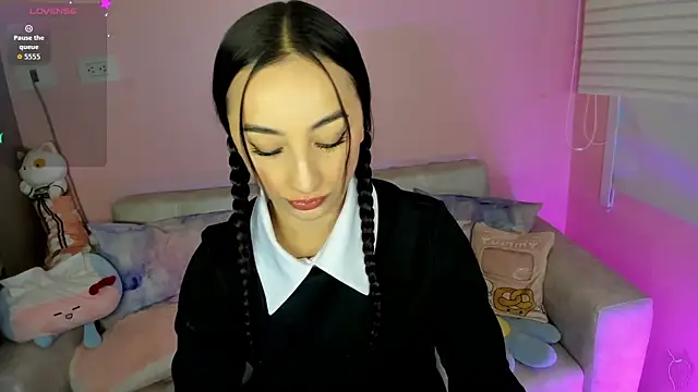 tinysara online show from January 16, 4:33 pm