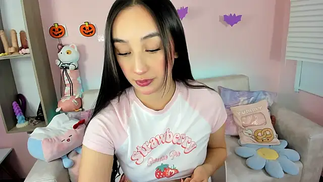 Snapshot of tinysara chatting on October 5, 4:31 pm tinysara online show from October 5, 4:31 pm