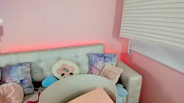 tinysara online show from July 23, 4:14 pm