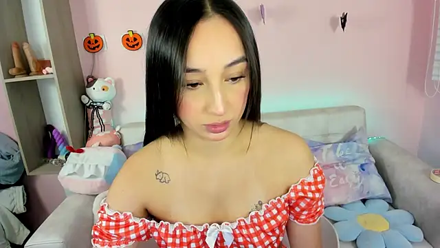 Snapshot of tinysara chatting on October 15, 4:26 pm tinysara online show from October 15, 4:26 pm