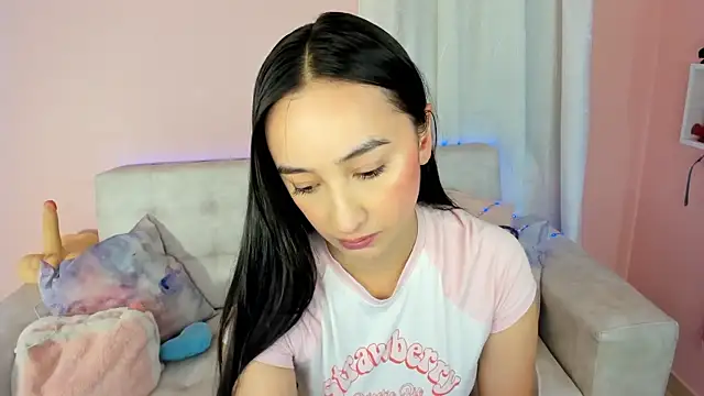 Snapshot of tinysara chatting on March 1, 4:33 pm tinysara online show from March 1, 4:33 pm