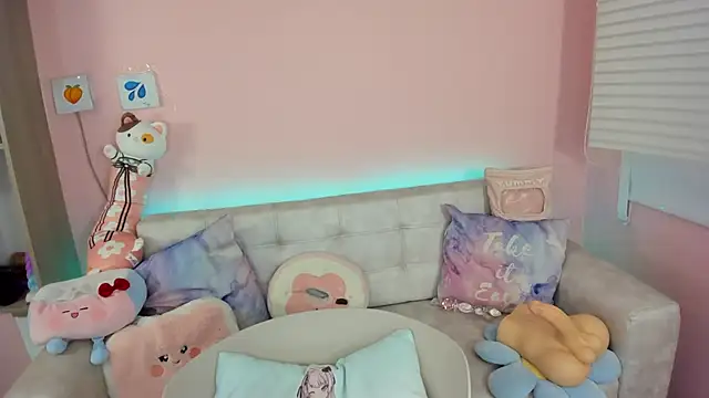 tinysara online show from November 15, 4:22 pm