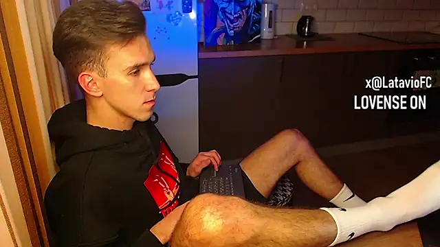 Snapshot of Midnighter_ chatting on October 29, 1:15 am Midnighter  online show from October 29, 1:15 am