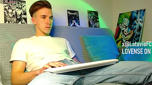 Midnighter  online show from March 31, 8:33 pm