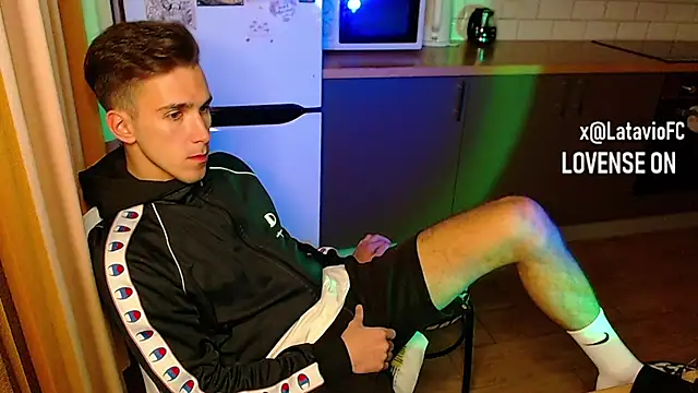 Snapshot of Midnighter_ chatting on September 20, 7:19 pm Midnighter  online show from September 20, 7:19 pm