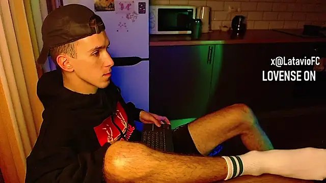 Snapshot of Midnighter_ chatting on September 28, 3:24 am Midnighter  online show from September 28, 3:24 am