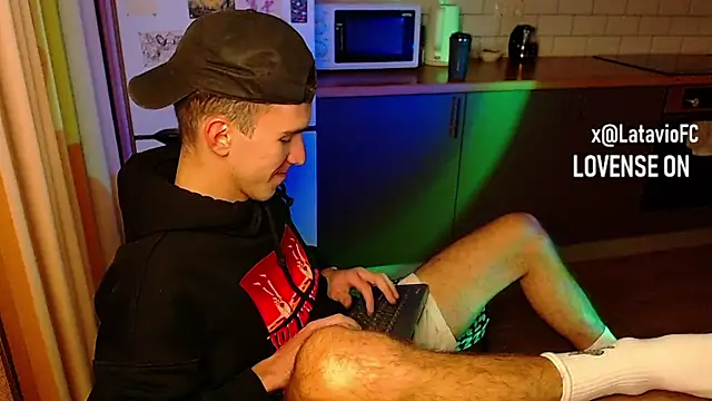 Snapshot of Midnighter_ chatting on September 30, 2:39 am Midnighter  online show from September 30, 2:39 am