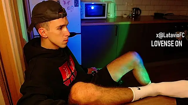 Snapshot of Midnighter_ chatting on September 25, 12:16 am Midnighter  online show from September 25, 12:16 am