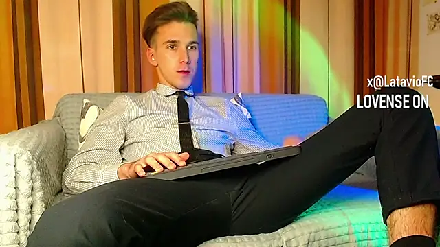 Midnighter  online show from November 20, 5:02 pm