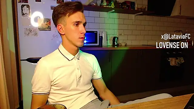 Snapshot of Midnighter_ chatting on September 18, 1:52 am Midnighter  online show from September 18, 1:52 am