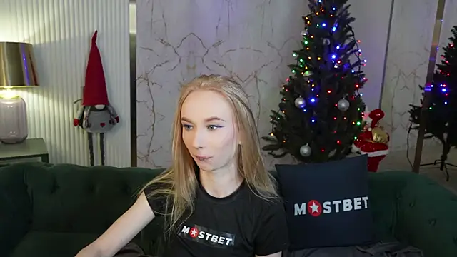 Snapshot of Amelia_Blaze chatting on December 18, 2:42 am Amelia Blaze online show from December 18, 2:42 am