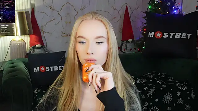 Snapshot of Amelia_Blaze chatting on December 23, 11:28 pm Amelia Blaze online show from December 23, 11:28 pm