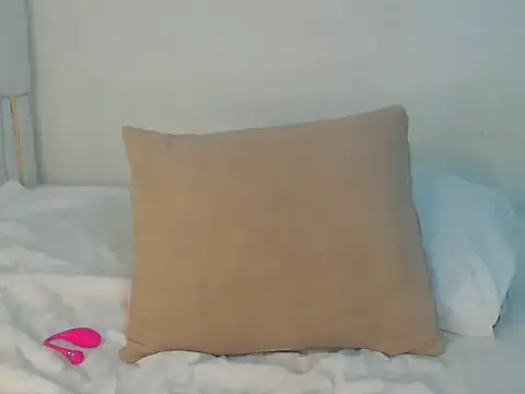 wetmypants online show from April 6, 8:10 pm