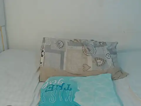 Snapshot of wetmypants chatting on February 27, 10:09 pm wetmypants online show from February 27, 10:09 pm