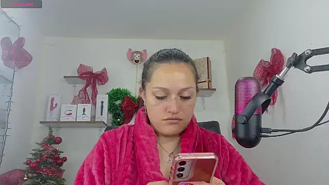 Snapshot of megan_doll2 chatting on December 27, 10:16 pm megan doll2 online show from December 27, 10:16 pm