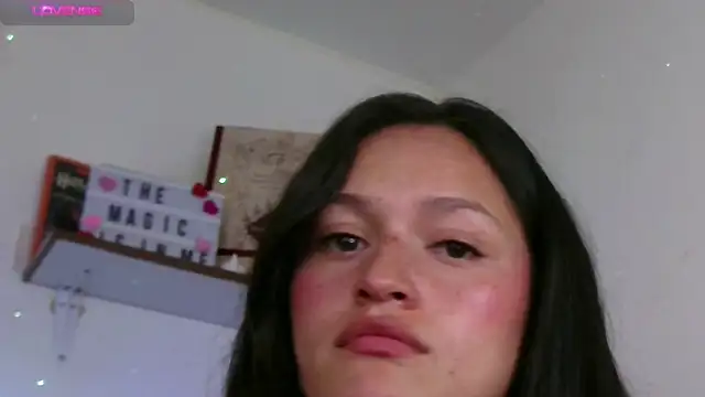 Snapshot of megan_doll2 chatting on January 9, 11:45 pm megan doll2 online show from January 9, 11:45 pm