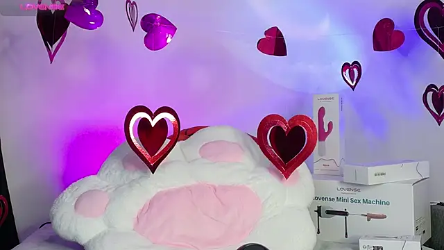 Snapshot of megan_doll2 chatting on February 14, 10:14 pm megan doll2 online show from February 14, 10:14 pm